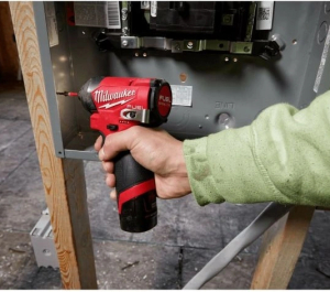 Milwaukee M12 FID2-0X – Siêu phẩm máy vặn vít nhỏ gọn, mạnh mẽ vượt mong đợi