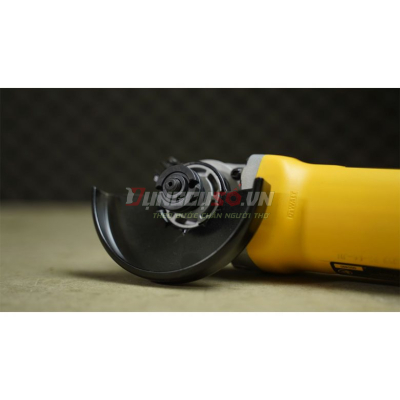 Máy mài góc 100mm Dewalt DW810B-B1