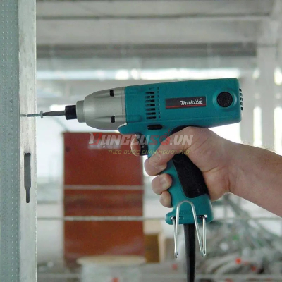 Máy bắt vít Makita 6952