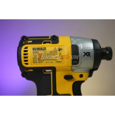 Máy vặn vít pin 18V DeWALT DCF887M2