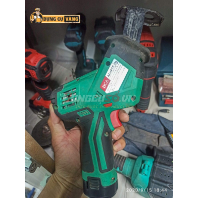 Máy cưa kiếm lưỡi cong pin 12V DCA ADJF15