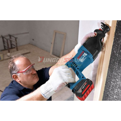 Máy cưa kiếm pin 18V Bosch GSA 18V-LI (Model bỏ mẫu)