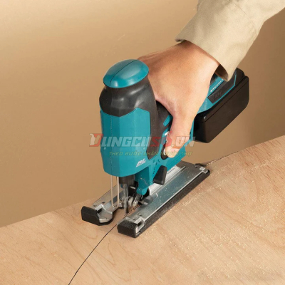 Máy cưa lọng dùng pin 18V Makita DJV185Z