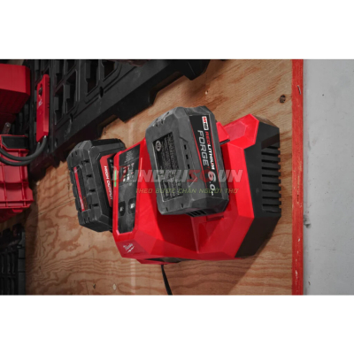 Trạm sạc siêu nhanh 2 cổng Milwaukee M18 DBSC